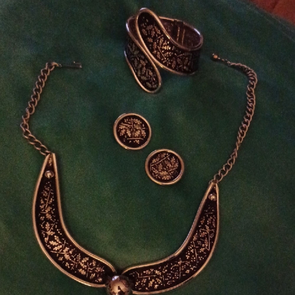Elegant Black and Silver Jewelry Set